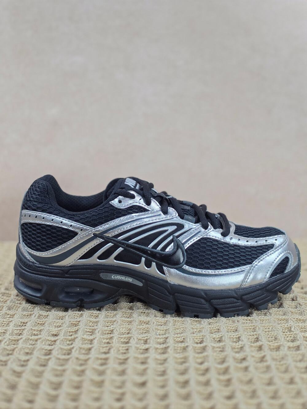 Nike Air Max Moto 2K Women’s 6.5 Black Metallic Silver – Brand New